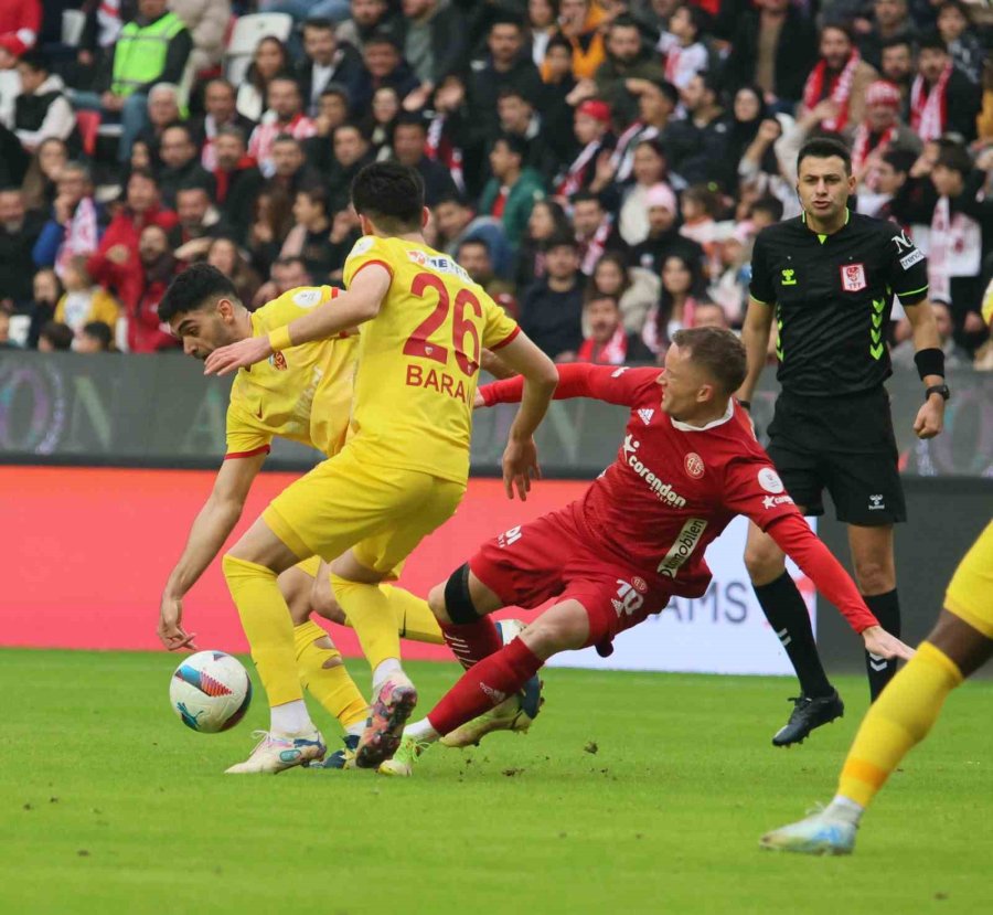 Trendyol Süper Lig: Antalyaspor: 1 - Kayserispor: 0 (ilk Yarı)