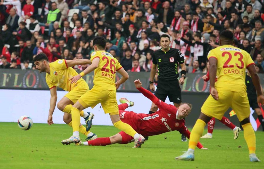 Trendyol Süper Lig: Antalyaspor: 1 - Kayserispor: 0 (ilk Yarı)