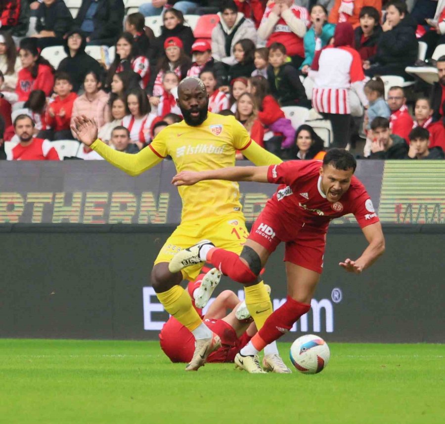 Trendyol Süper Lig: Antalyaspor: 1 - Kayserispor: 0 (ilk Yarı)