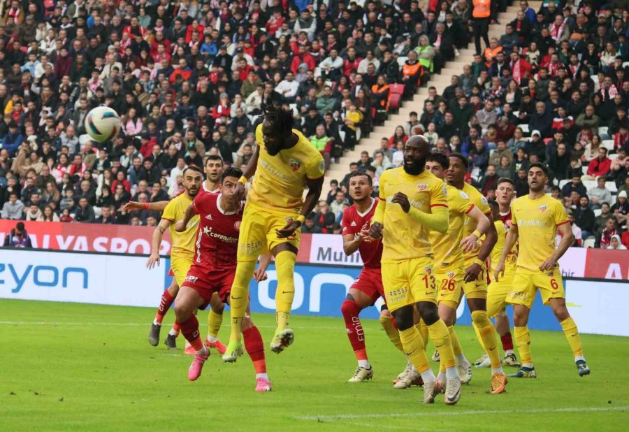 Trendyol Süper Lig: Antalyaspor: 1 - Kayserispor: 0 (ilk Yarı)