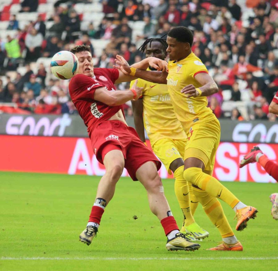 Trendyol Süper Lig: Antalyaspor: 1 - Kayserispor: 0 (ilk Yarı)