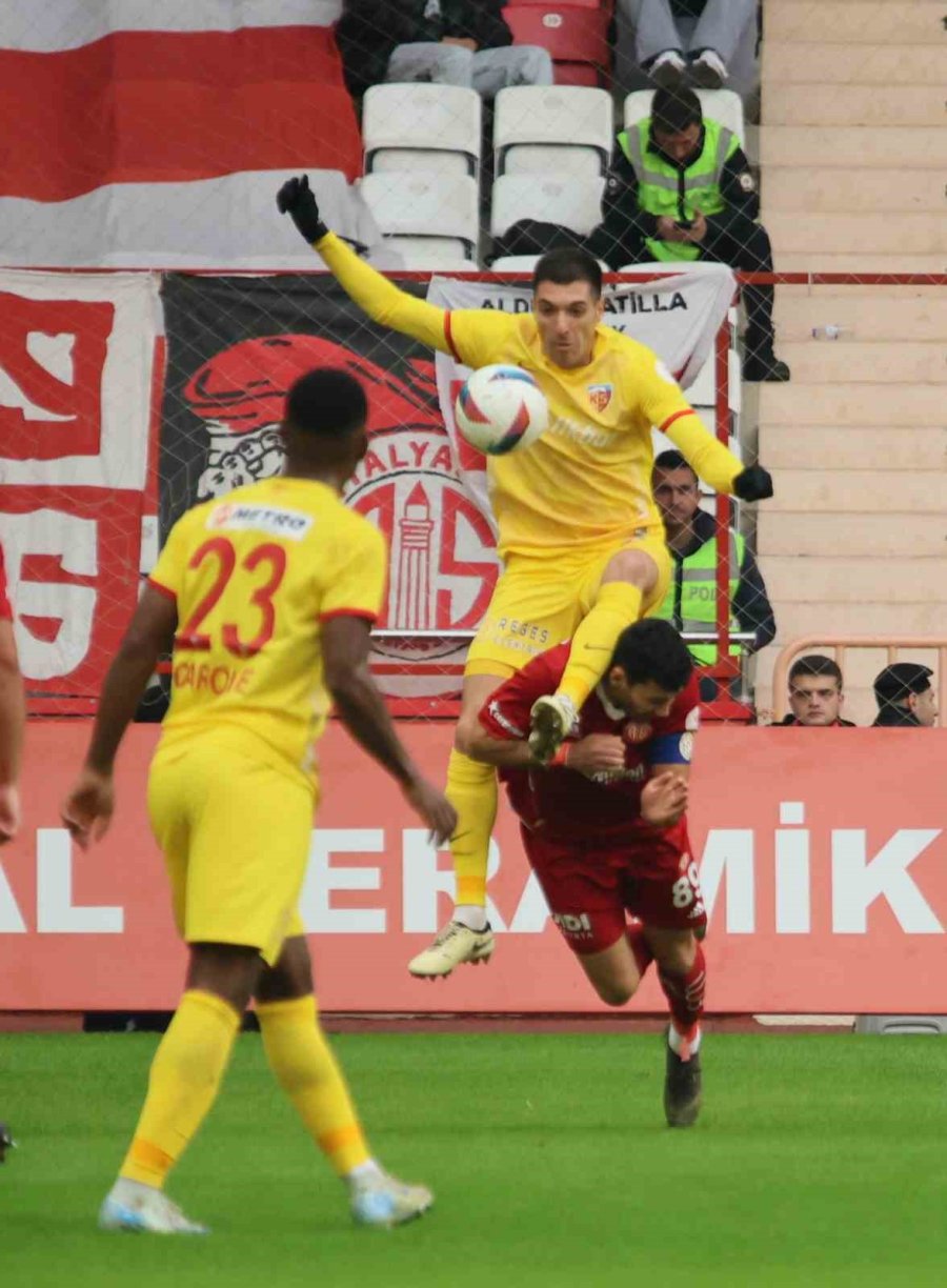 Trendyol Süper Lig: Antalyaspor: 1 - Kayserispor: 0 (ilk Yarı)