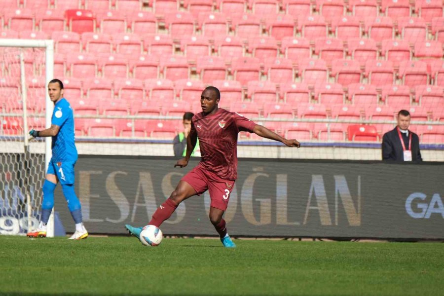 Trendyol Süper Lig: Atakaş Hatayspor: 0 - Göztepe: 1 (ilk Yarı)