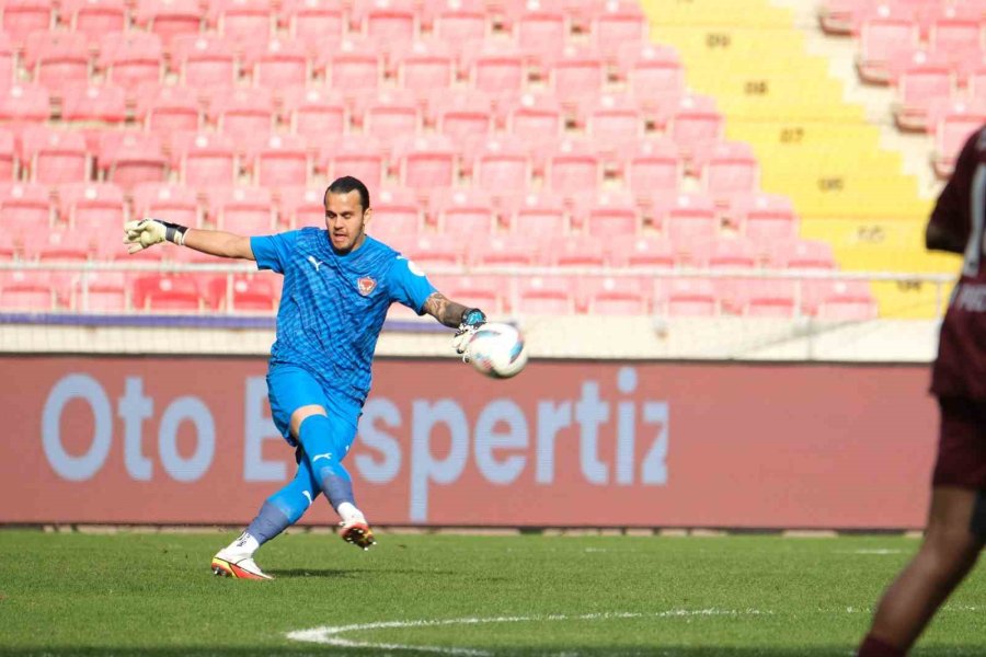 Trendyol Süper Lig: Atakaş Hatayspor: 0 - Göztepe: 1 (ilk Yarı)