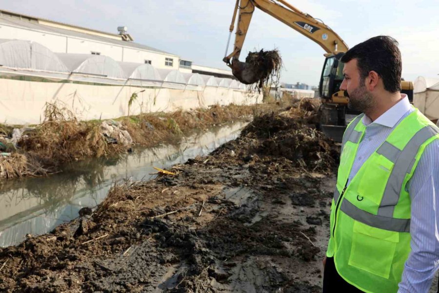 Mersin’de Sulama Kanalları Temizlenip, Islah Ediliyor