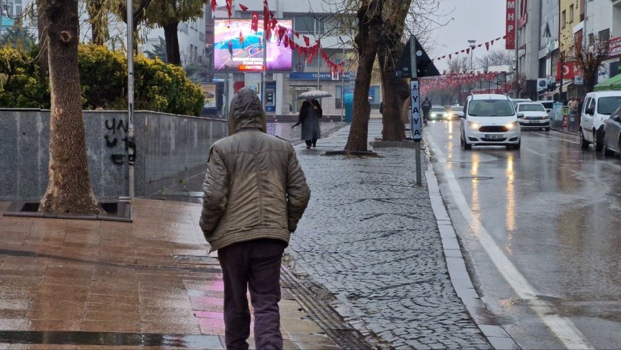 Aksaray’da Gece Başlayan Sağanak Etkisini Sürdürüyor