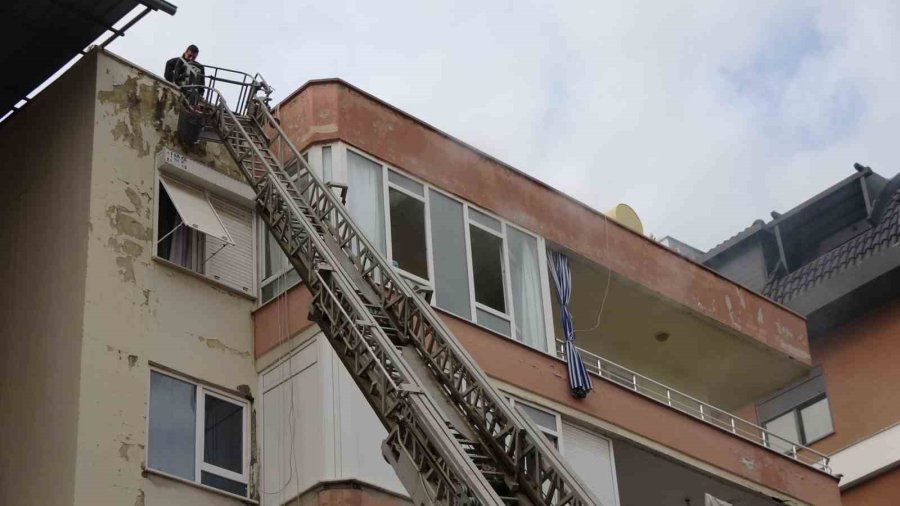 Alanya’da Baca Yangını Büyümeden Söndürüldü