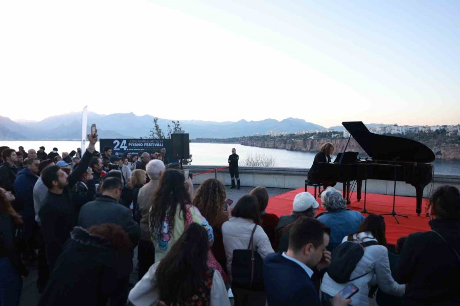 Piyano Festivali’nde Gün Batımında Unutulmaz Bir Konser