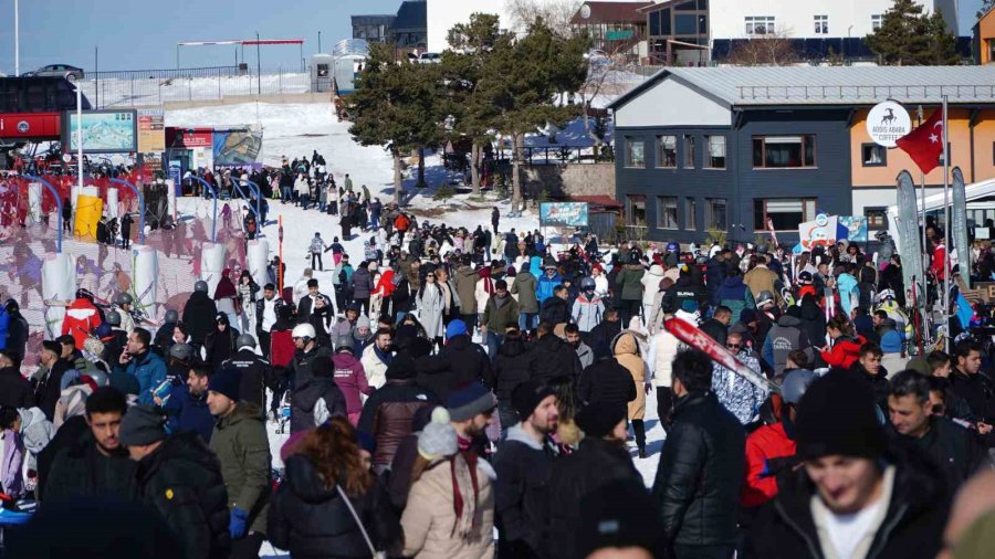 Erciyes Hafta Sonu 70 Bin Ziyaretçi Ağırladı