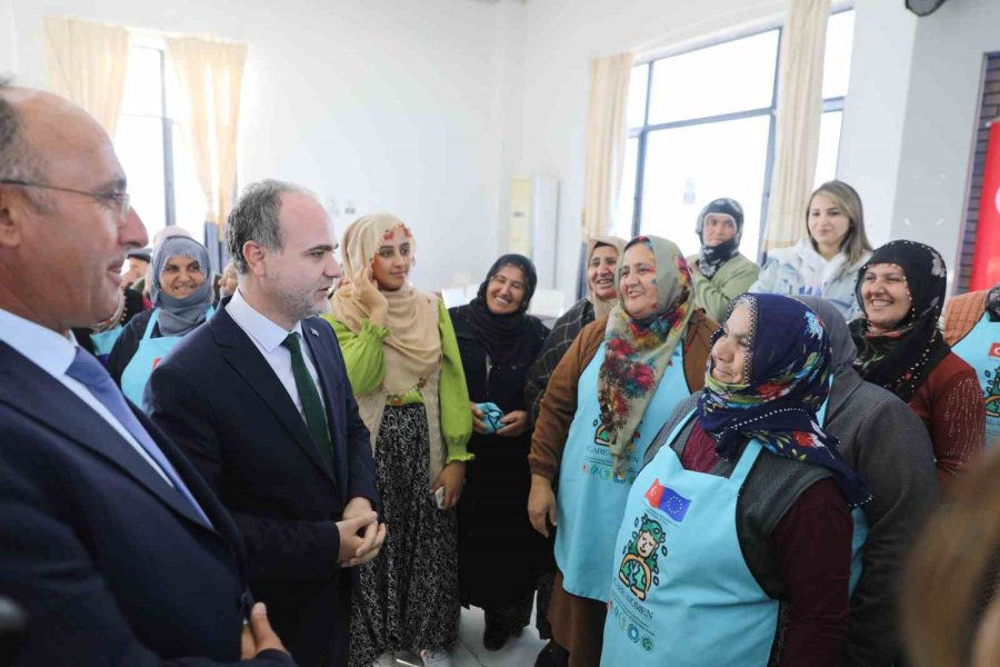 Kadın Ve Çocuklara Susuz Tarım, Yağmur Suyu Hasadı Eğitimleri Veriliyor