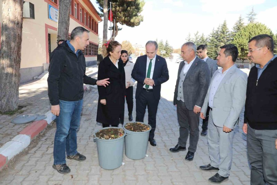 Kadın Ve Çocuklara Susuz Tarım, Yağmur Suyu Hasadı Eğitimleri Veriliyor