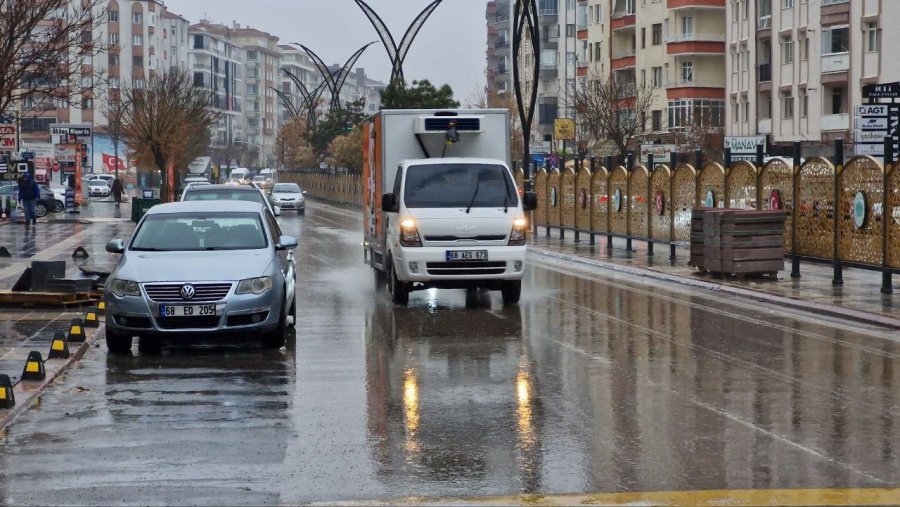 Aksaray’da Gece Başlayan Sağanak Etkisini Sürdürüyor