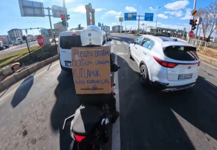 “doğum Günüm İçin Korna Çal” Mesajı Hem Gülümsetti Hem De Mutlu Etti