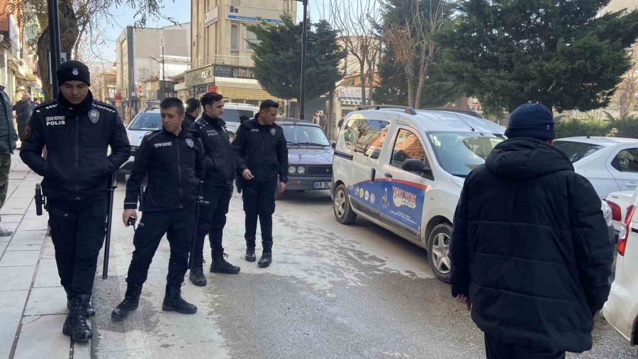 Aksaray’da Bıçaklı Kavga: 1 Yaralı