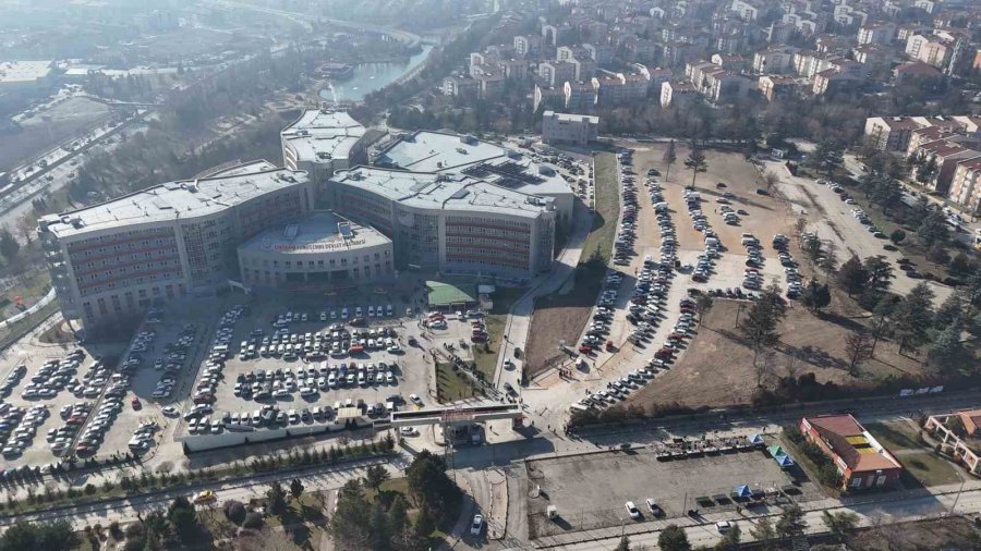 Vali Aksoy Yunus Emre Devlet Hastanesi’nin Yeni Otoparkını İnceledi