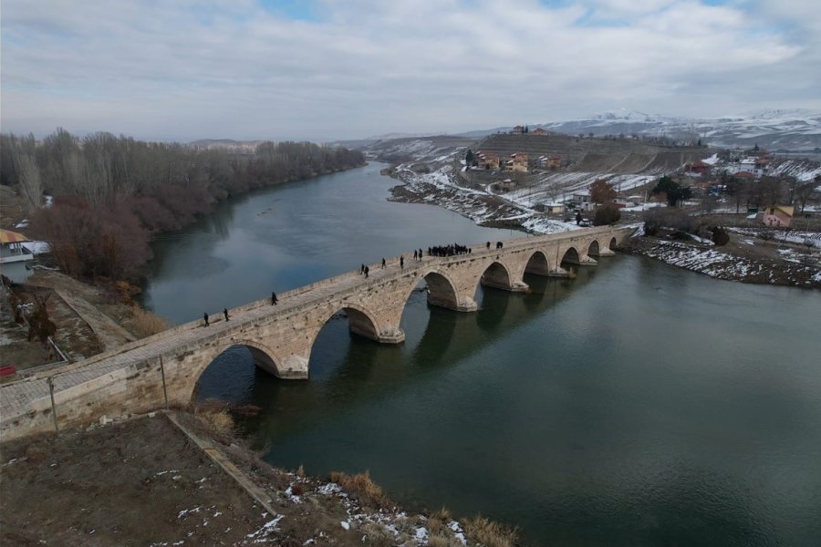 Vali Çiçek’ten Sarıoğlan Ve Özvatan İlçesinde Ziyaret