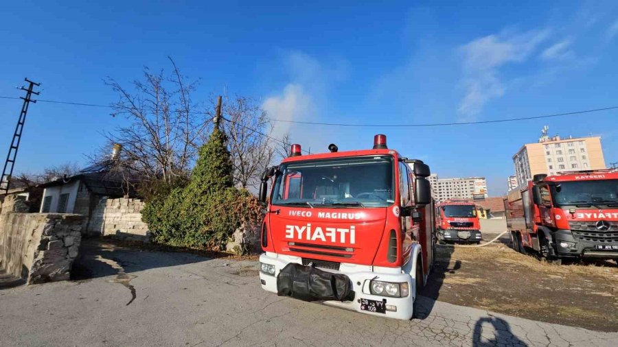 Kayseri’de Evde Çıkan Yangın İtfaiye Ekiplerince Söndürüldü