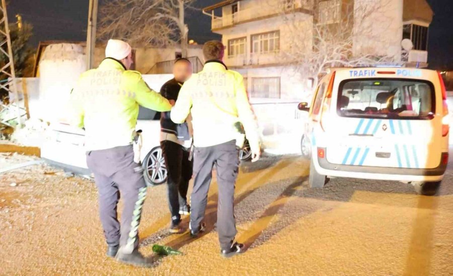 Alkollü Şekilde Polisten Kaçtı, Kaza Yapıp Yakalanınca Polisi Valiye Şikayet Etmekle Tehdit Etti