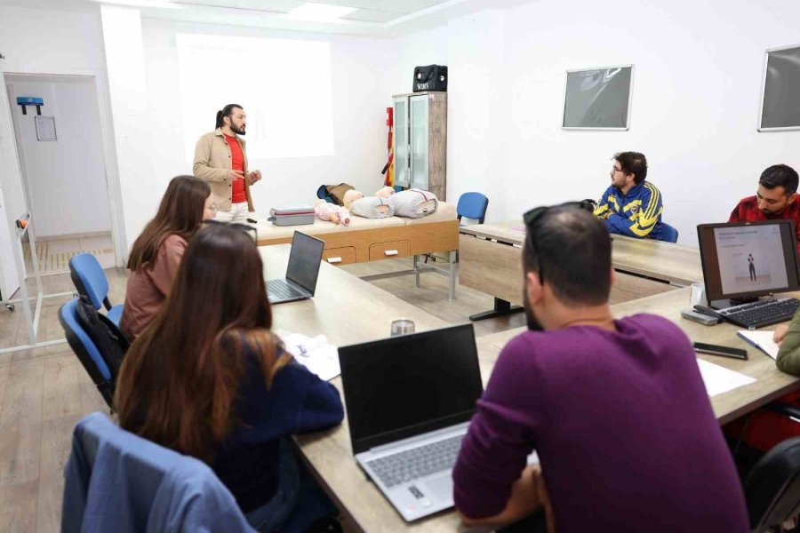 Alkü’de İlk Yardım Eğitmenleri Yetişiyor