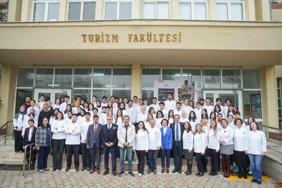 Ünlü Şef Buğra Özdemir Turizm Fakültesi Öğrencileriyle Buluştu