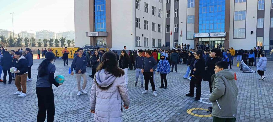 Erü’den ‘sporsuz Yaşam Susuz Hayata Benzer” Etkinliği