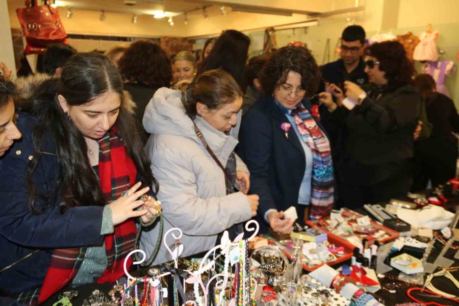 ’geleneksel Alışveriş Şenliği’ İle Üniversiteli Kızlara Burs Fonu Oluşturulacak