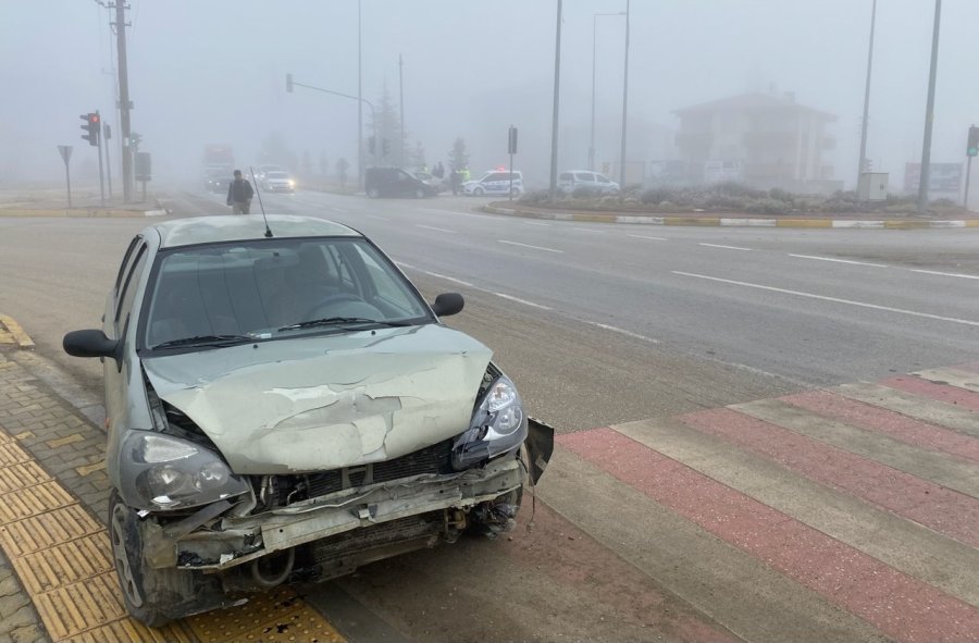 Kulu’da Yoğun Sis Zincirleme Kazaya Neden Oldu: 1 Yaralı