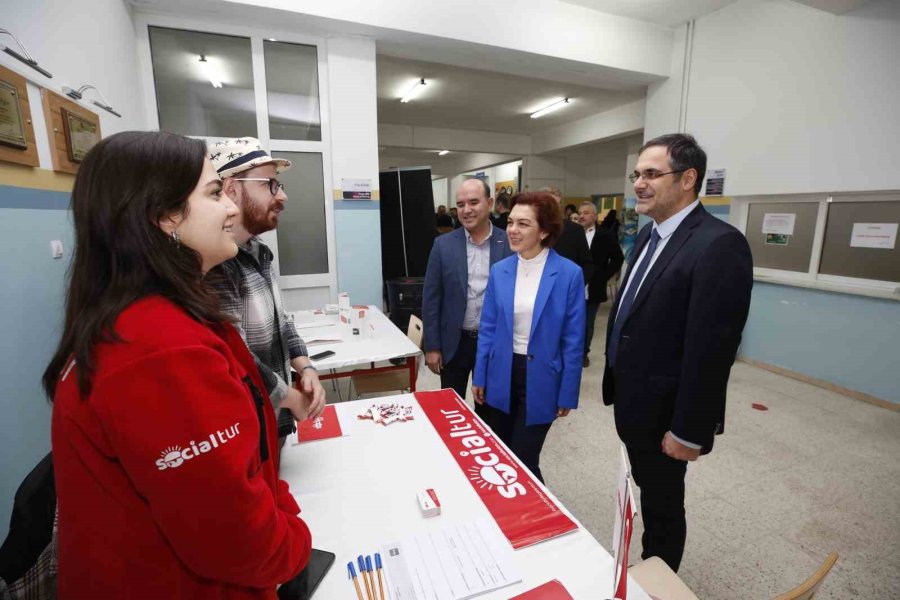 Anadolu Üniversitesi Turizm Fakültesi’nde "6’ıncı Kariyer Günleri"