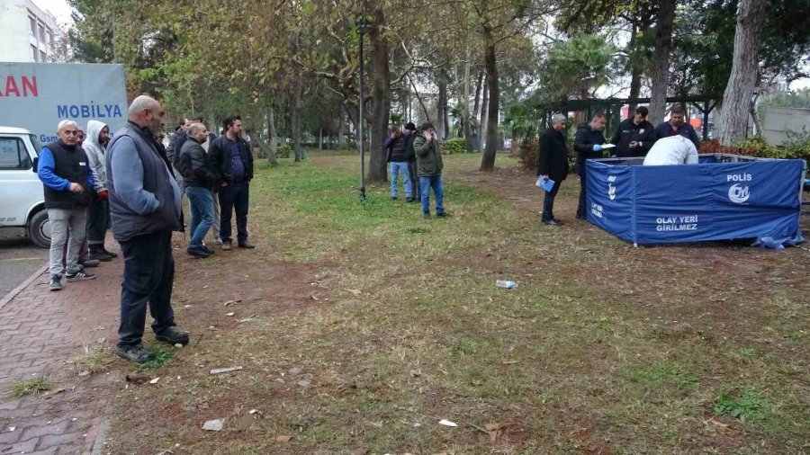 Mobilya Ustası Parkta Ölü Bulundu, Ceset Şemsiye Altında İncelendi