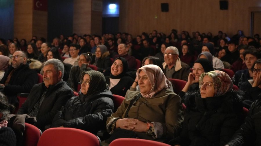 “ikinci Caddenin Mahkumu” Niğde’de Sahnelendi