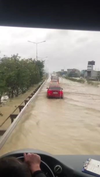 Antalya’da Sağanak Yağmur Yollarda Ve Tarım Arazilerinde Su Baskınlarına Sebep Oldu