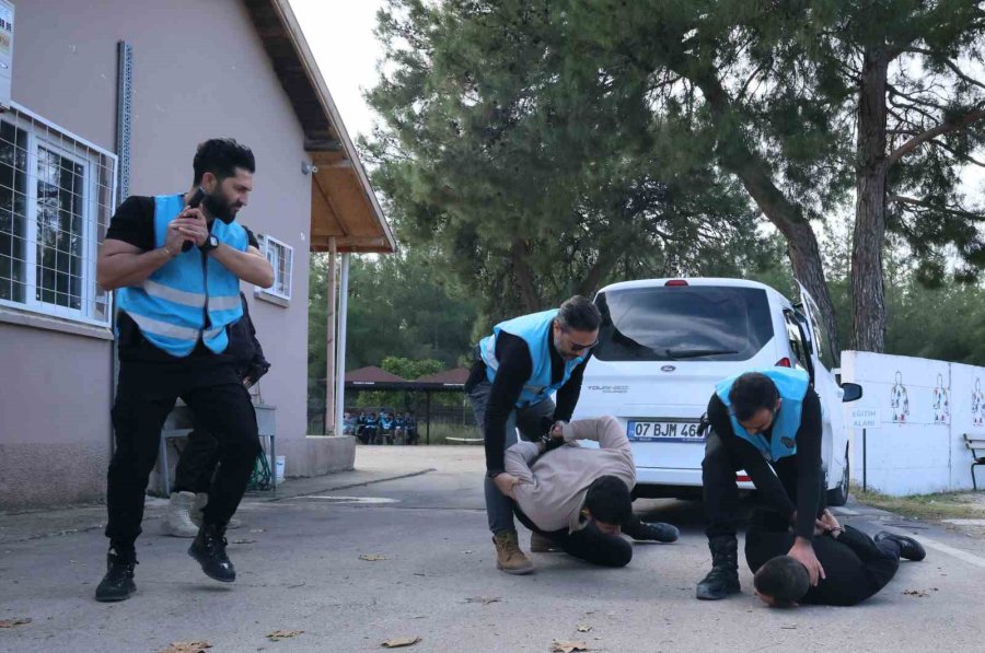 Antalya Emniyeti’nin Lara Corft’u: Eğitiminden Geçen Polis Karanlıkta Hedefi 12’den Vuruyor