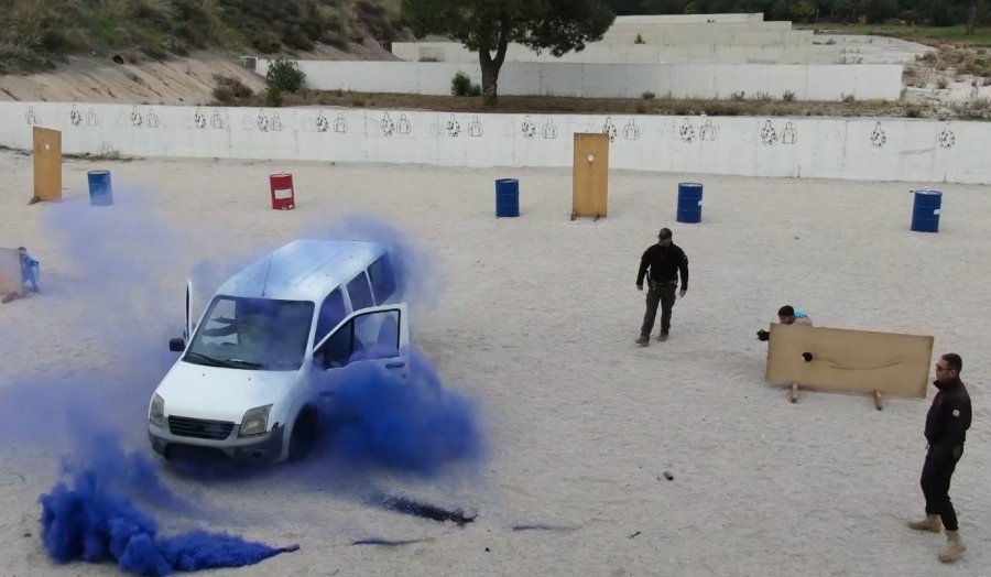 Antalya Emniyeti’nin Lara Corft’u: Eğitiminden Geçen Polis Karanlıkta Hedefi 12’den Vuruyor