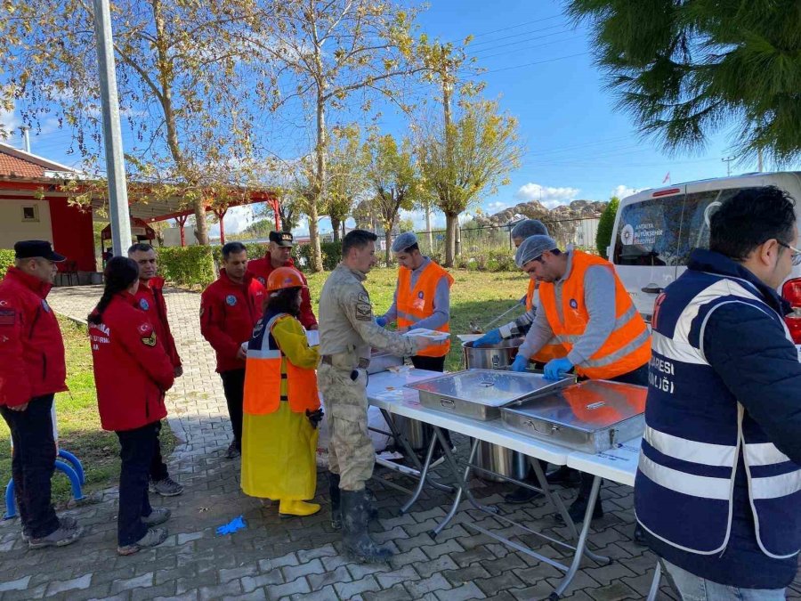 Antalya Büyükşehir Belediye Başkanı Muhittin Böcek’ten Manavgat’a Geçmiş Olsun Ziyareti