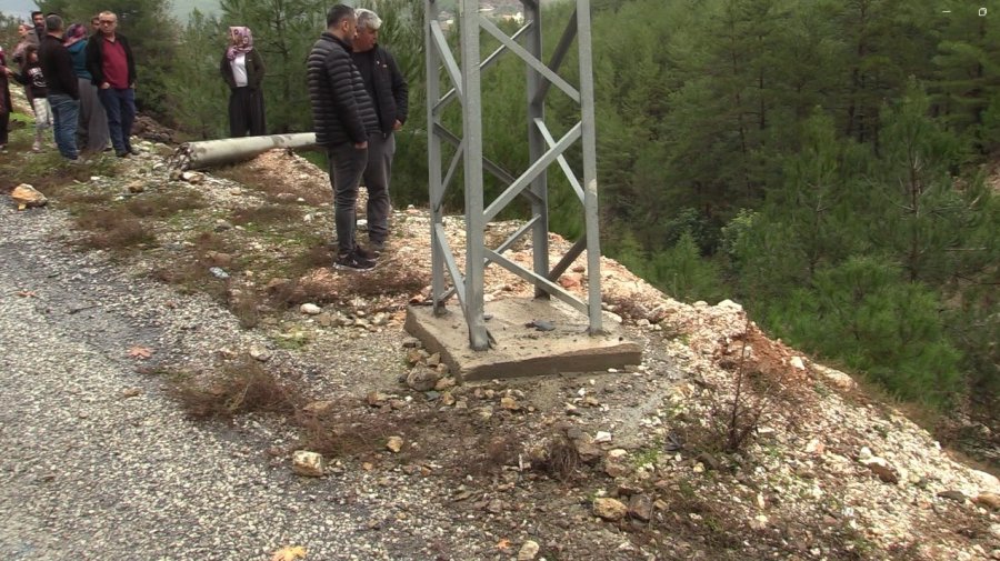 Alanya’da Kamyonet Dereye Uçtu: 1 Ölü, 1 Yaralı