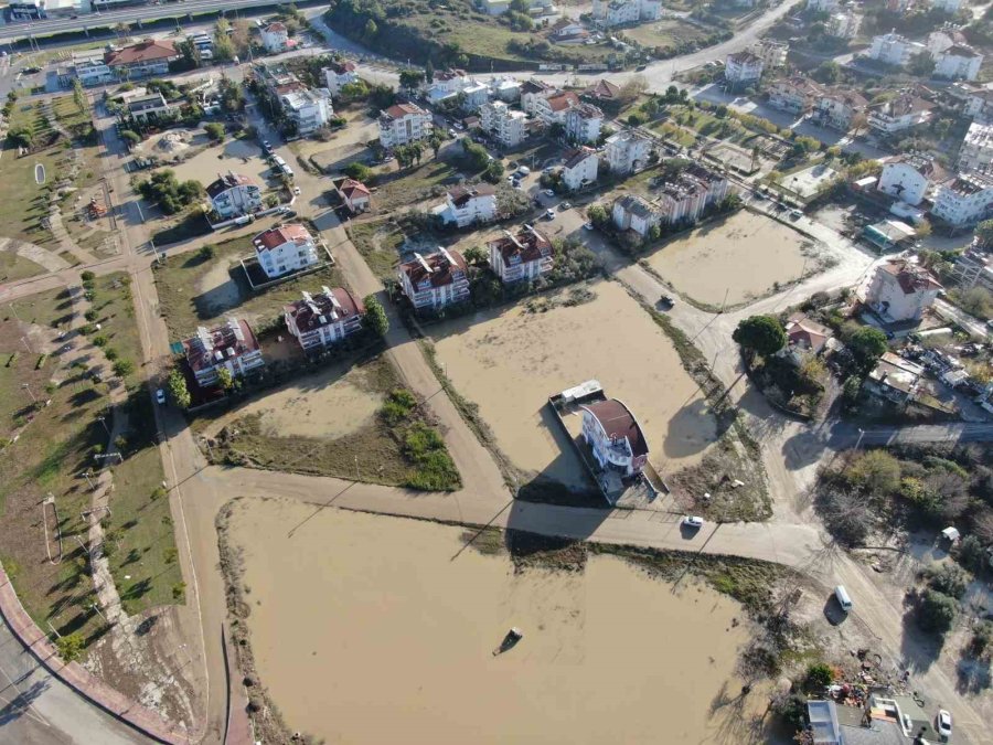 Manavgat Ta Dün Yaşanan Sel Felaketinin Yaraları Sarılmaya Başladı