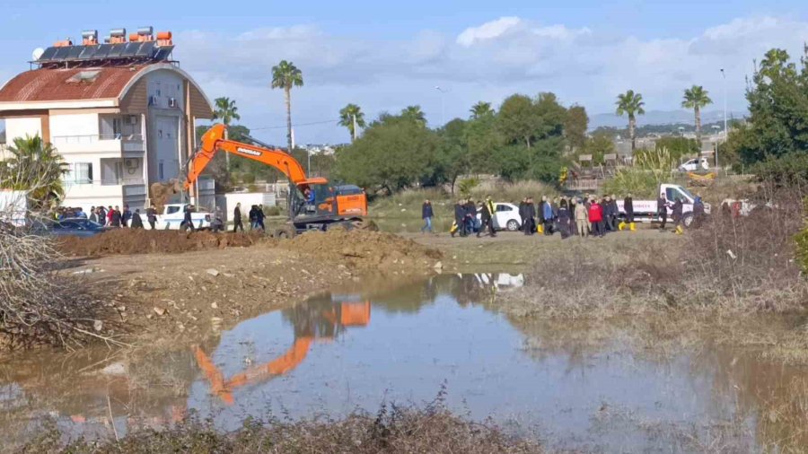 Manavgat Ta Dün Yaşanan Sel Felaketinin Yaraları Sarılmaya Başladı