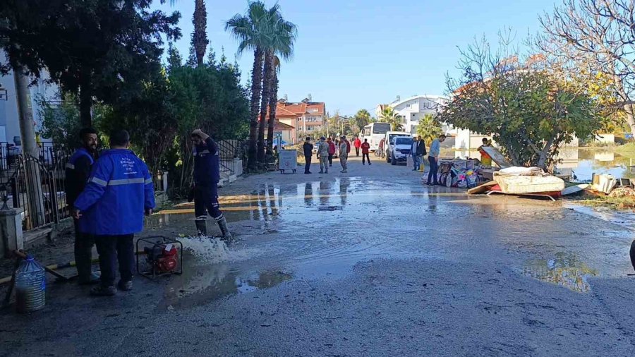 Manavgat Ta Dün Yaşanan Sel Felaketinin Yaraları Sarılmaya Başladı