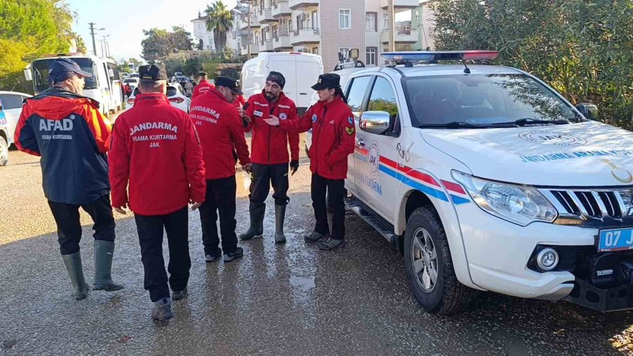 Manavgat Ta Dün Yaşanan Sel Felaketinin Yaraları Sarılmaya Başladı