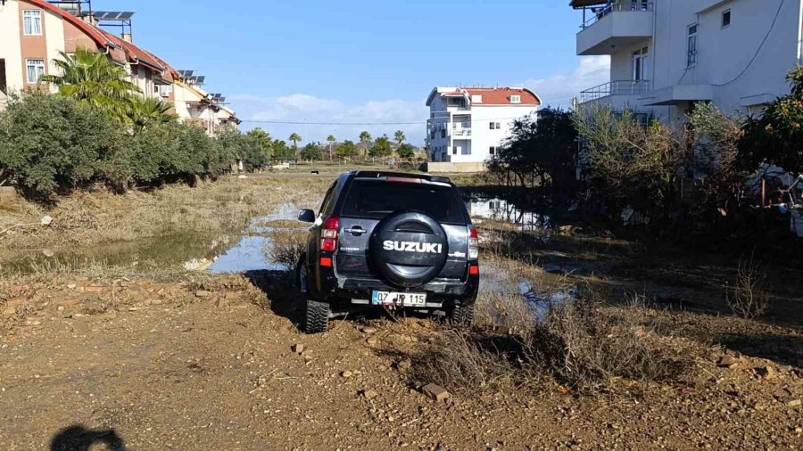 Manavgat Ta Dün Yaşanan Sel Felaketinin Yaraları Sarılmaya Başladı