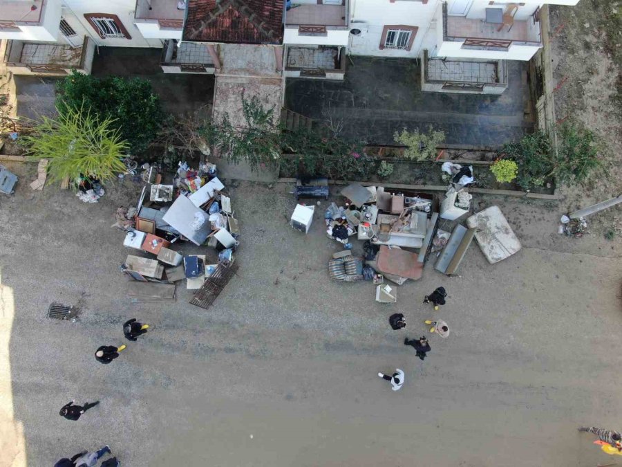 Manavgat Ta Dün Yaşanan Sel Felaketinin Yaraları Sarılmaya Başladı