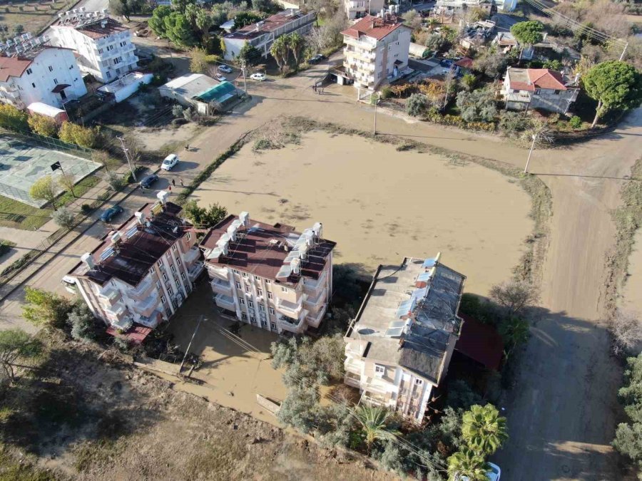 Manavgat Ta Dün Yaşanan Sel Felaketinin Yaraları Sarılmaya Başladı