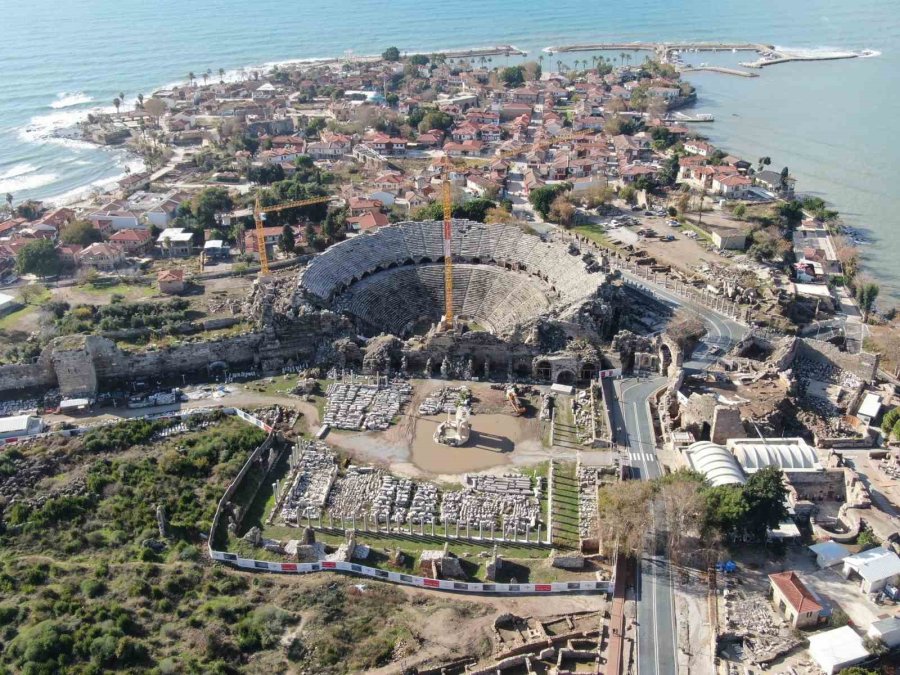 Manavgat Ta Dün Yaşanan Sel Felaketinin Yaraları Sarılmaya Başladı