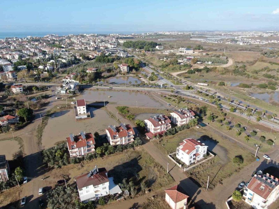 Manavgat Ta Dün Yaşanan Sel Felaketinin Yaraları Sarılmaya Başladı