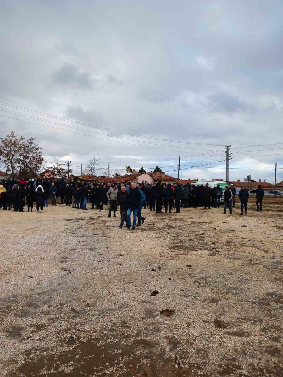 Usta Sanatçı Özdemir Şenova Son Yolculuğuna Uğurlandı