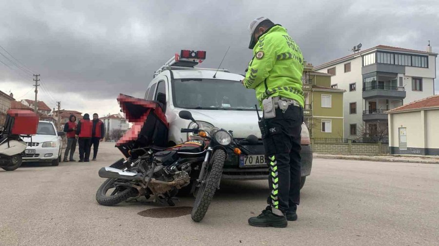 Karaman’da Hafif Ticari Araçla Çarpışan Motokurye Yaralandı