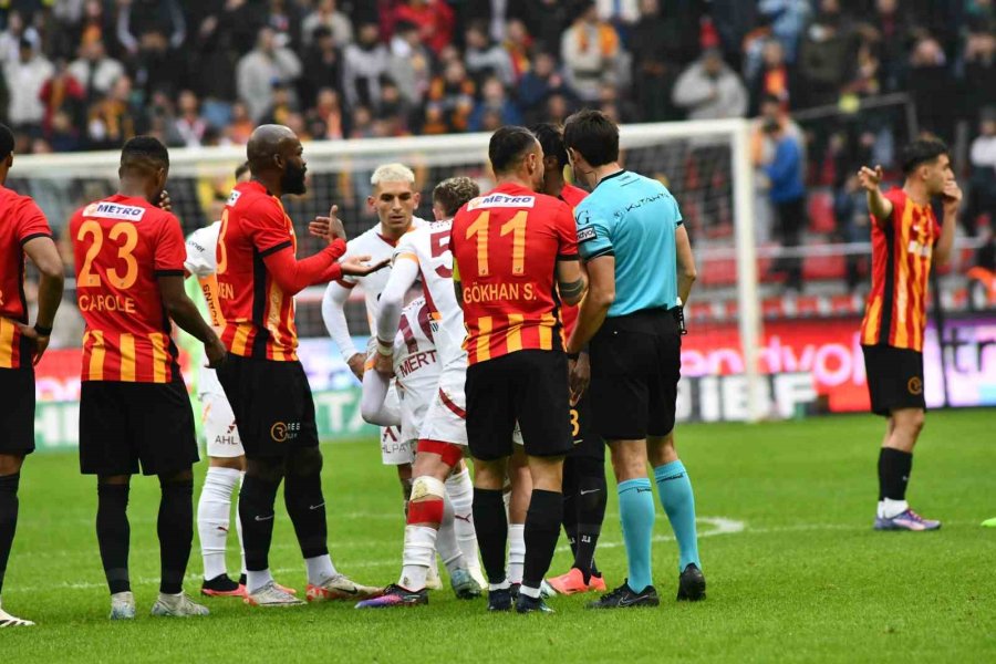 Trendyol Süper Lig: Kayserispor: 1 - Galatasaray: 2 (ilk Yarı)