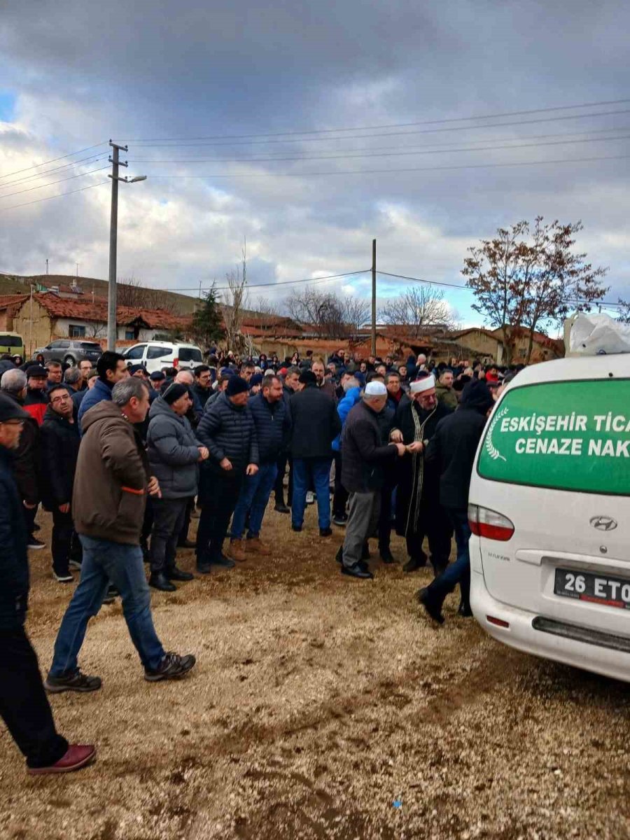 Usta Sanatçı Özdemir Şenova Son Yolculuğuna Uğurlandı