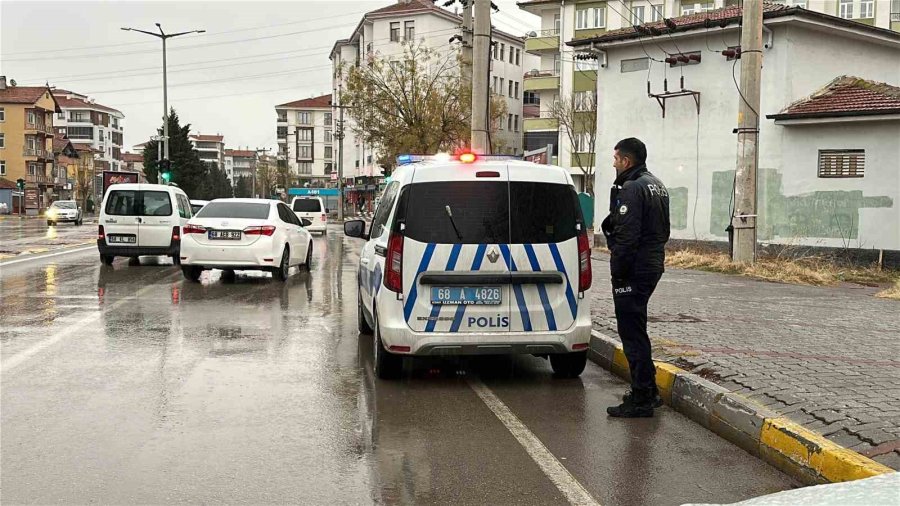 17 Yaşındaki Ehliyetsiz Sürücü Kovalamacayla Yakalandı