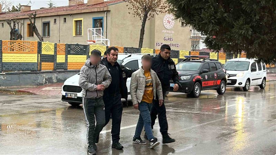 17 Yaşındaki Ehliyetsiz Sürücü Kovalamacayla Yakalandı